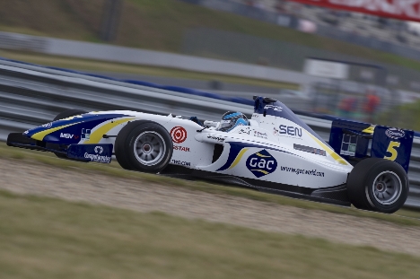 Nu skifter Brundle Jr. denne F2 ud med en Formel 3